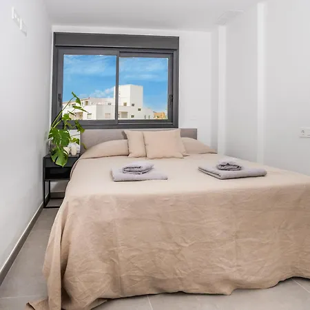 Prime Spanish Holidays - Rennes Arenal Playa Apartment *